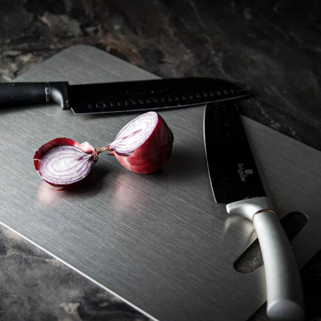 handled kitchen chopping board