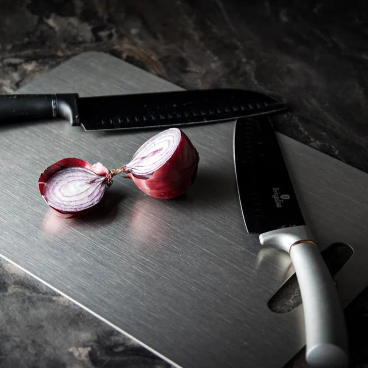 handled kitchen chopping board