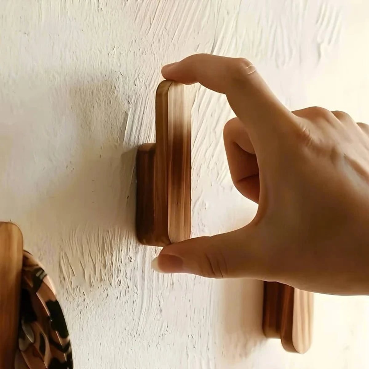 set of 4 wall-mounted coat hooks